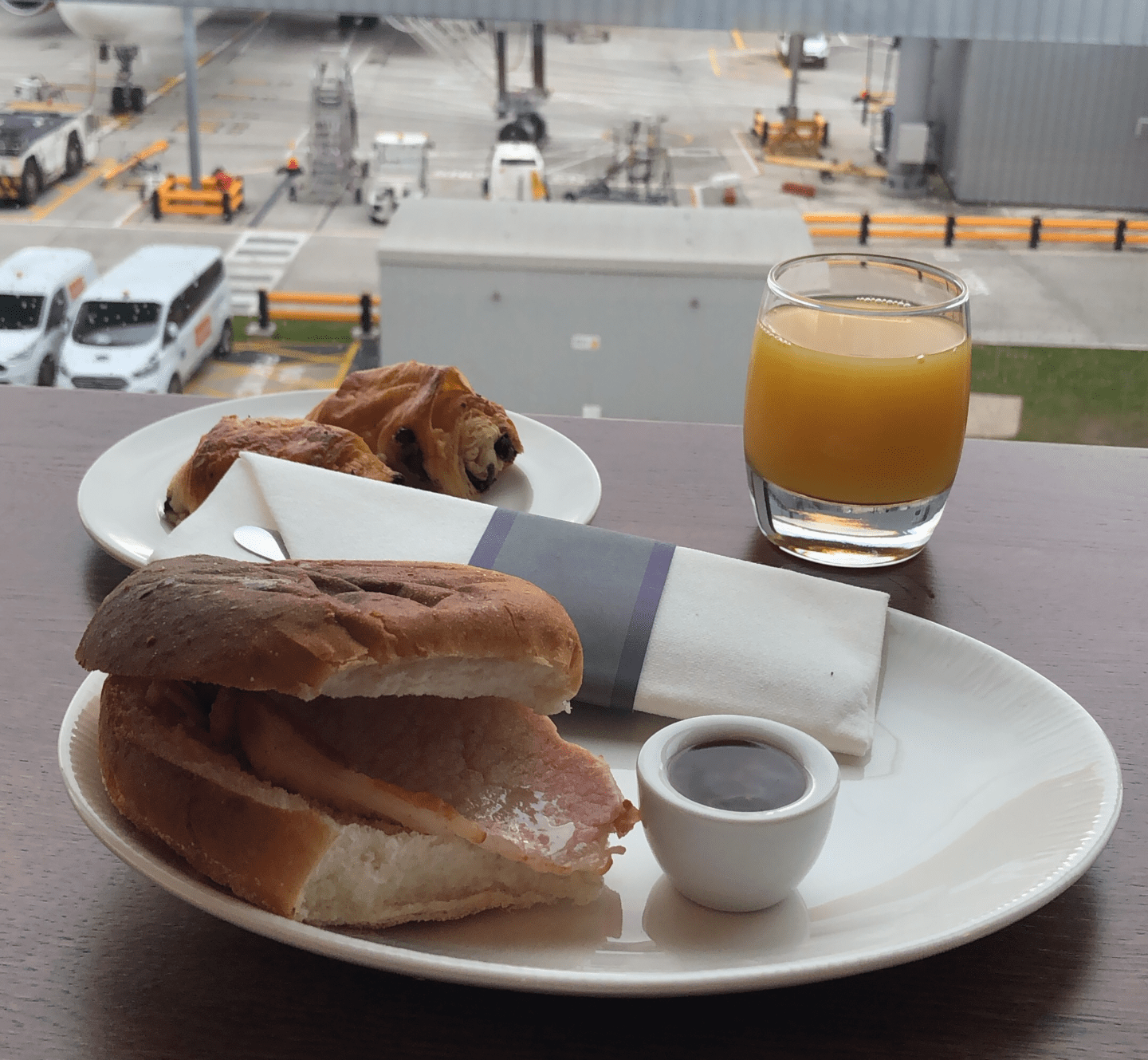 Edinburgh Airport Breakfast